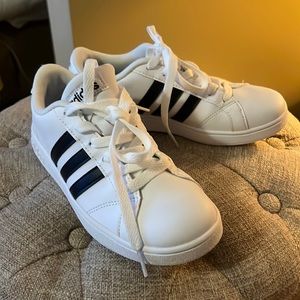 Puma sneakers size 2.5c.